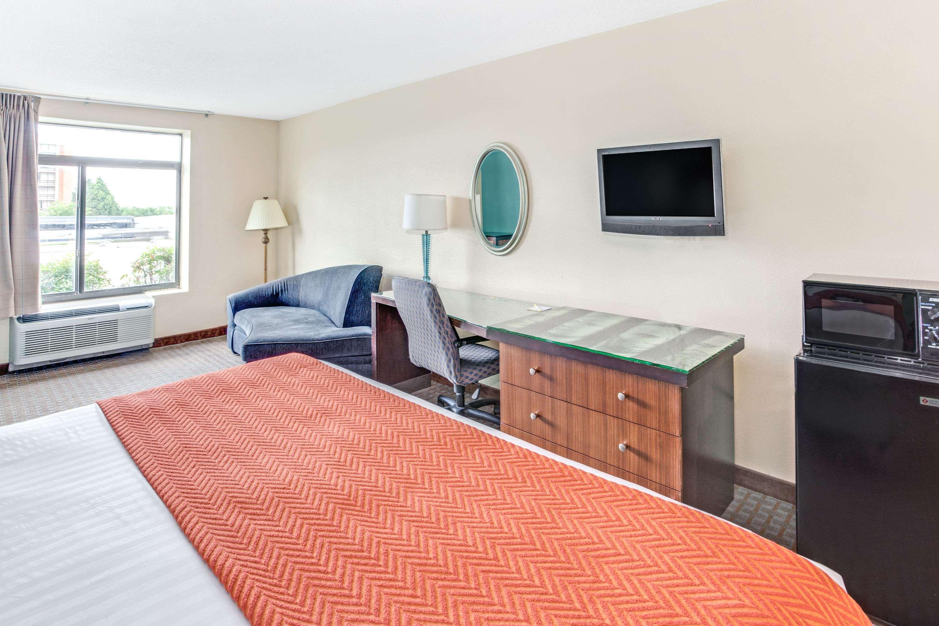 Hotel Clarion Pointe Atlanta Airport College Park Extérieur photo